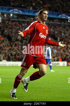 Fernando Torres, de Liverpool, célèbre l'objectif d'ouverture. Banque D'Images