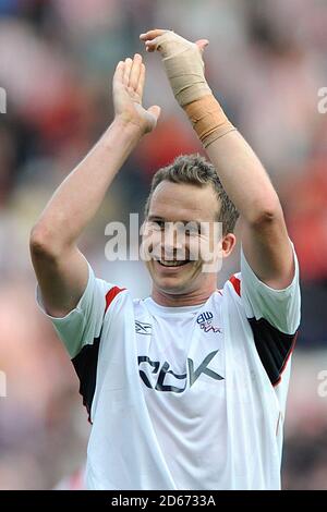 Kevin Davies, de Bolton Wanderers, célèbre après le coup de sifflet final. Banque D'Images