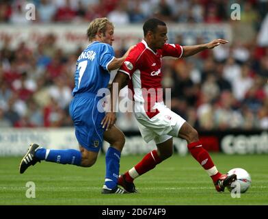 Matthieu Louis-Jean de Nottingham Forest et John Robinson de Cardiff City Banque D'Images