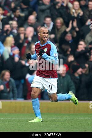 Gabriel Agbonlahor de la Villa Aston célèbre après avoir atteint le deuxième but Banque D'Images