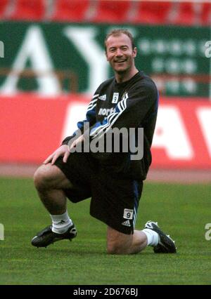 Alan Shearer, capitaine de Newcastle United, rigole pendant l'entraînement Banque D'Images