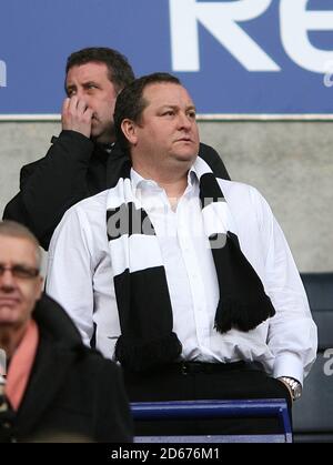 Le propriétaire de Newcastle United Mike Ashley dans les stands Banque D'Images