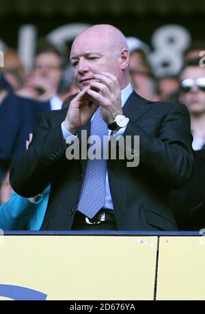 Peter Kenyon, chef de l'exécutif de Chelsea, dans les tribunes Banque D'Images