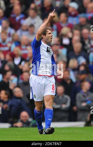 David Dunn de Blackburn Rovers célèbre son premier but de côté du jeu Banque D'Images