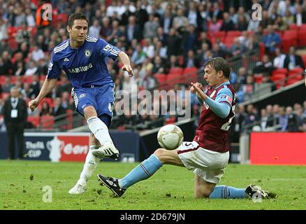 Frank Lampard, de Chelsea, marque le troisième but de ses côtés Banque D'Images