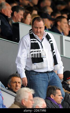 Le propriétaire de Newcastle United Mike Ashley dans les stands Banque D'Images