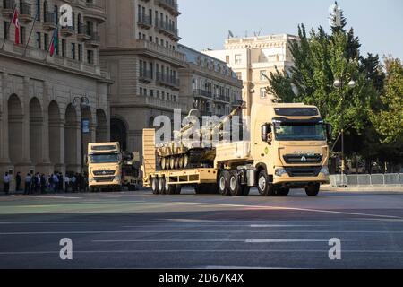 Bakou, Azerbaïdjan - 18 septembre 2018 : char de combat principal soviétique modernisé T-72 au défilé. Banque D'Images