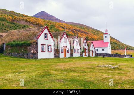 Musée Laufas et site du patrimoine. Maisons de gazon et église Saint-Paul. Laufas. Islande Banque D'Images