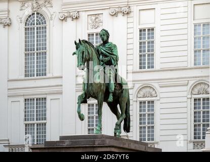 VIENNE, AUTRICHE - 15 JUILLET 2019 : statues équestres du Saint empereur romain Joseph II à Josefsplatz, en face du palais Hofburg Banque D'Images