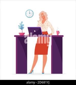 Femme mignonne au bureau travaille à la table avec un ordinateur. Personnage de dessin animé féminin pour les affaires, la carrière féminine, le personnel de travail. Illustration vectorielle plate isolée sur fond blanc Illustration de Vecteur