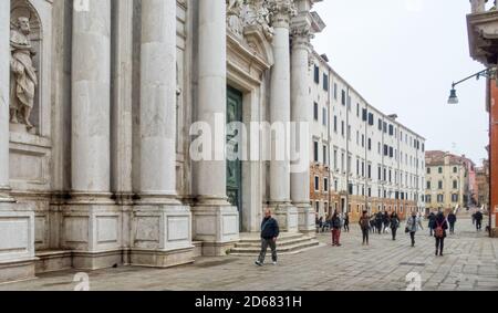 Campo dei Gesuiti est une belle rue piétonne dans le quartier de Cannaregio dans la partie nord de la ville - Venise, Vénétie, Italie Banque D'Images