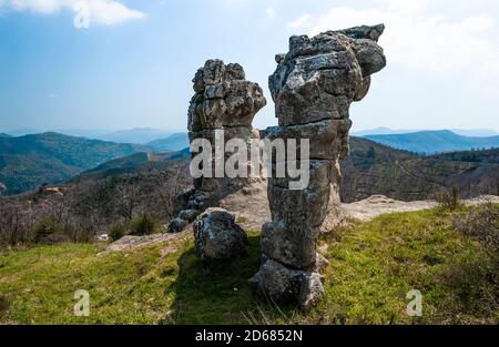 Italie Calabre - Cosenza province - Campana - les géants de la pierre aussi appelé Pietre dell'Incavallicata, sont deux formations rocheuses, censées être en fait des sculptures mégalithiques, près de Campana dans le Parc National de Sila. Banque D'Images