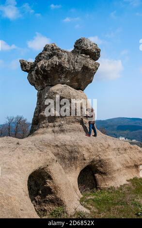 Italie Calabre - Cosenza province - Campana - les géants de la pierre aussi appelé Pietre dell'Incavallicata, sont deux formations rocheuses, censées être en fait des sculptures mégalithiques, près de Campana dans le Parc National de Sila. Banque D'Images