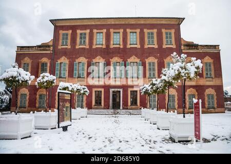 Nice, France 11 février 2010 : façade du musée Matisse (musée) à Nice France après une rare tempête de neige d'hiver sur la côte d'azur. Banque D'Images