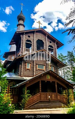 Le temple en l'honneur de l'icône Kazan de la mère de Dieu dans le village de Vyritsa dans la région de Leningrad. Russie Banque D'Images