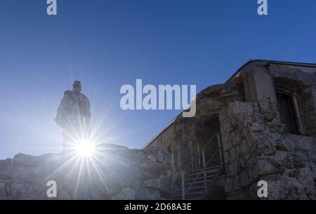 La fortification Tre Sassi au col de Valparola (paso di Valparola) dans les Dolomites. Tre Sassi était un fort autrichien pendant la première Guerre mondiale et est maintenant un musée. Le Banque D'Images