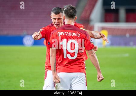 Granit XHAKA (Bonjour., SUI) est heureux de goalschuetze Mario GAVRANOVIC (SUI) sur l'objectif à 3: 2 pour la Suisse, match international de football, Ligue des Nations de l'UEFA, Division A, Groupe 4, Allemagne (GER) - Suisse (SUI) 3: 3, le 13 octobre 2020 à Koeln / Allemagne. € | utilisation dans le monde entier Banque D'Images