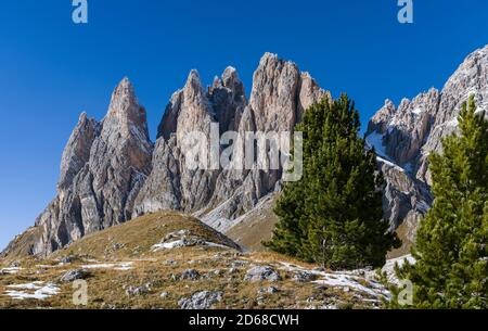 Chaîne de montagnes Geisler - Odle dans les Dolomites de la vallée de Groeden - Val Gardena dans le Tyrol du Sud - Alto Adige. Les Dolomites sont classés au patrimoine mondial de l'UNESCO Banque D'Images