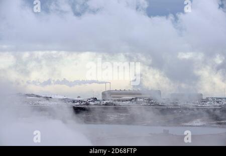 Zone géothermique Gunnuhver et la centrale géothermique Sudurnes. europe, Europe du Nord, islande, février Banque D'Images