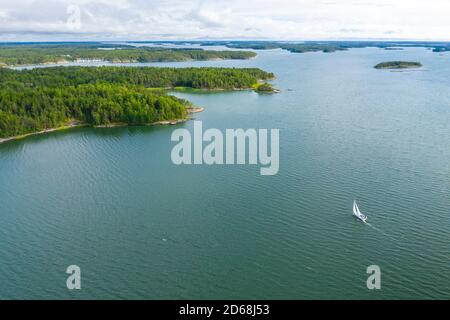 Vue aérienne de la région du sud-ouest de la Finlande où il y a des milliers d'îles, au croisement du golfe de Finlande et du golfe de Bothnia. S Banque D'Images