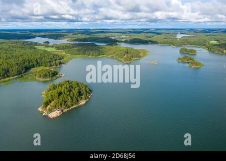 Vue aérienne de la région du sud-ouest de la Finlande où il y a des milliers d'îles, au croisement du golfe de Finlande et du golfe de Bothnia. A Banque D'Images