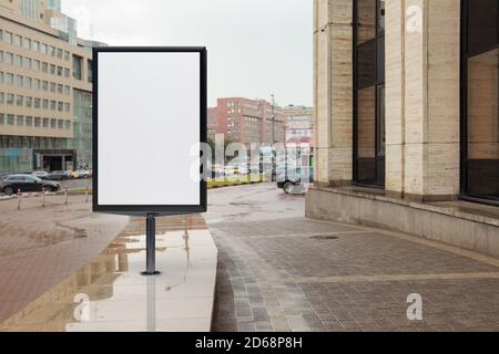 Maquette publicitaire sur le panneau publicitaire dans la rue. Banque D'Images