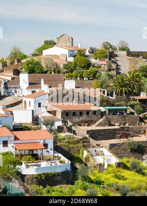 Monsaraz un village de montagne et un bastion dans l'Alentejo près de la frontière espagnole. Europe, Europe du Sud, Portugal, mars Banque D'Images