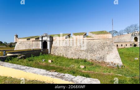 Bastions surveillant les Portas de Olivenca. Fort Santa Luzia, la plus grande fortification préservée du XVIIe siècle dans le monde. Elvas dans l'alent Banque D'Images