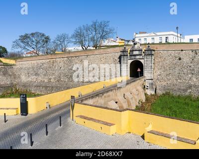 Bastions surveillant les Portas de Olivenca. Fort Santa Luzia, la plus grande fortification préservée du XVIIe siècle dans le monde. Elvas dans l'alent Banque D'Images