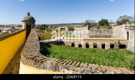 Bastions surveillant les Portas de Olivenca. Fort Santa Luzia, la plus grande fortification préservée du XVIIe siècle dans le monde. Elvas dans l'alent Banque D'Images