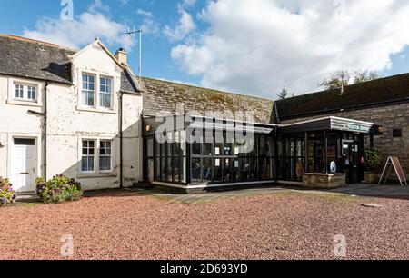 À l'intérieur du centre des visiteurs, dans l'ancien complexe stable Avec café au parc régional de Polkemmet près de Whitburn West Lothian Écosse Royaume-Uni Banque D'Images