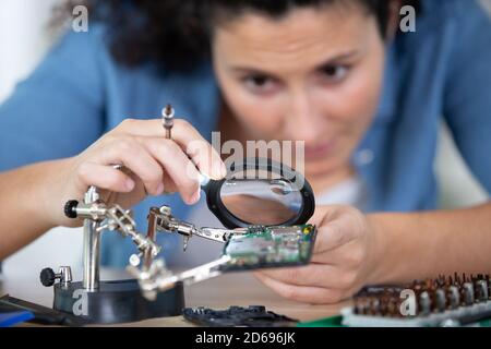 Éléments de soudure femme circuit board