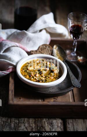 Ribollita, kale italienne de Lacinato et soupe aux haricots Banque D'Images