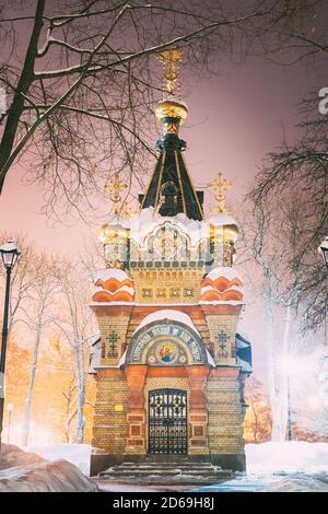 Gomel, Bélarus. Parc de la ville en hiver. Chapelle-tombe de Paskevich 1870-1889 ans dans le parc de la ville. Rumyantsefs et Parc Paskeviches. Célèbre local Banque D'Images