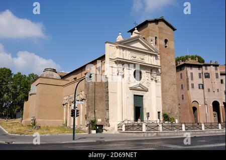 Italie, Rome, église de San Nicola à Carcere, façade de Giacomo della Porta Banque D'Images