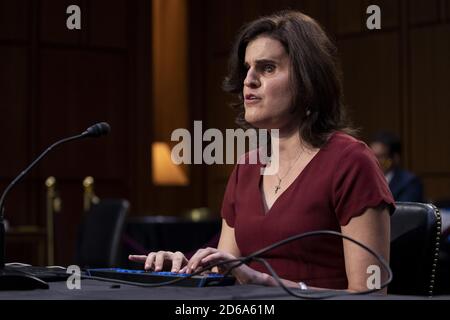 Washington, États-Unis. 15 octobre 2020. Laura Wolk, ancienne étudiante de la juge Amy Coney Barrett, participe à l'audience de confirmation de la nomination du juge Barrett à la Cour suprême devant la Commission judiciaire du Sénat sur Capitol Hil à Washington, DC, le jeudi 15 octobre 2020. Photo de piscine par Shawn Thew/UPI crédit: UPI/Alay Live News Banque D'Images