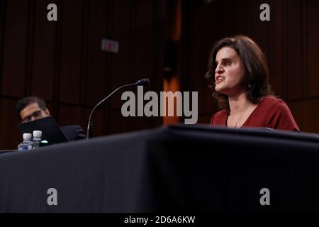 Laura Wolk, ancienne étudiante de la juge Amy Coney Barrett, participe à l'audience de confirmation du juge Barrett, nommé à la Cour suprême, devant la Commission judiciaire du Sénat à Capitol Hill à Washington, DC, Etats-Unis, le 15 octobre 2020. Barrett a été nommé par le président Donald Trump pour combler le poste vacant laissé par la juge Ruth Bader Ginsburg qui est décédée en septembre. (Photo par Pool/Sipa USA) Banque D'Images