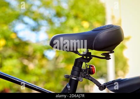 Vue rapprochée du vélo à selle . Loisirs actifs sur la nature Banque D'Images