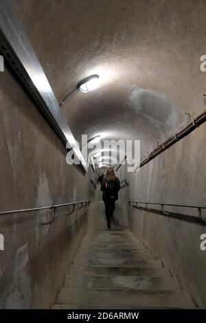 Les escaliers mènent au siège du colonel Rol-Tanguy of Combattant de résistance FFI pendant la Seconde Guerre mondiale au Musée de la libération De Paris.Musée de la libération de Paris.Paris.France Banque D'Images