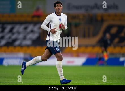 Wolverhampton, Royaume-Uni. 13 octobre 2020. Jude Bellingham (17 ans)(Borussia Dortmund) d'Angleterre U21 lors du match U21 Euro Qualificateur joué derrière des portes fermées en raison des règles covid-19 du gouvernement dans le sport entre l'Angleterre et la Turquie à Molineux, Wolverhampton, Angleterre, le 13 octobre 2020. Photo d'Andy Rowland. Crédit : Prime Media Images/Alamy Live News Banque D'Images