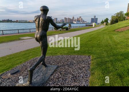 Sculpture le long de la rivière de Windsor ontario. Banque D'Images