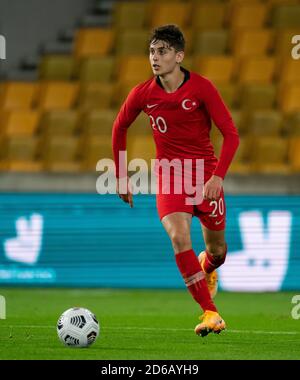 Wolverhampton, Royaume-Uni. 13 octobre 2020. Ravil Tagir (17 ans)(Altõnordu) de la Turquie U21 lors du match de qualification U21 pour l'euro joué derrière des portes fermées en raison des règles du gouvernement Covid-19 dans le sport entre l'Angleterre et la Turquie à Molineux, Wolverhampton, Angleterre, le 13 octobre 2020. Photo d'Andy Rowland. Crédit : Prime Media Images/Alamy Live News Banque D'Images