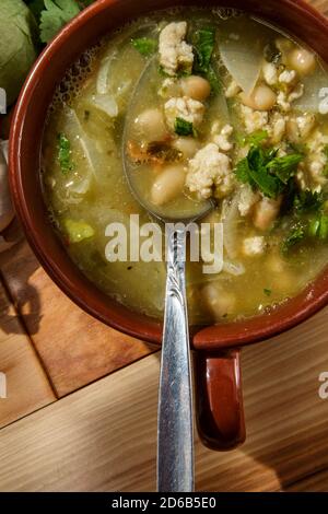 Porc haché piment vert con carne avec tomatillo et marine haricots Banque D'Images