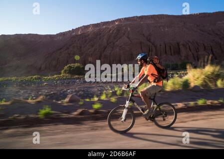 Cyclisme vallée de Katarpe, désert d'Atacama, nord du Chili Banque D'Images