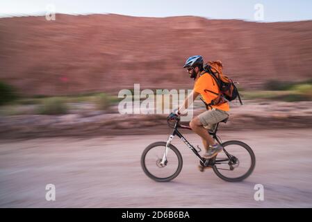 Cyclisme vallée de Katarpe, désert d'Atacama, nord du Chili Banque D'Images