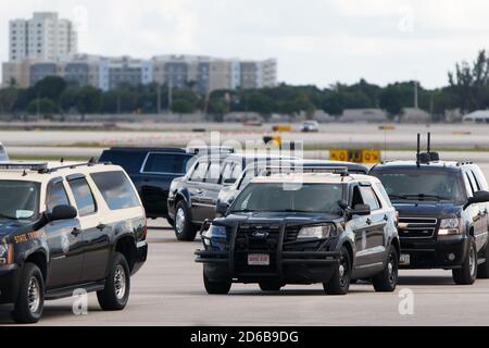 Miami, Floride, États-Unis. 15 octobre 2020. 2020-USA-convoi présidentiel arrivant à l'aéroport international de Miami-jeudi 10-15-2020 à Miami Florida crédit: L'accès photo/Alamy Live News Banque D'Images