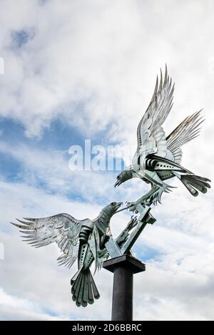 Malvern Buzzards sculpture de Walterty Pytel dans les jardins de la Banque Rose, Great Malvern, Worcestershire, Angleterre Banque D'Images