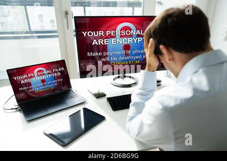 Attaque contre les programmes malveillants de ransomware. Ordinateur professionnel piraté. Fichiers cryptés Banque D'Images