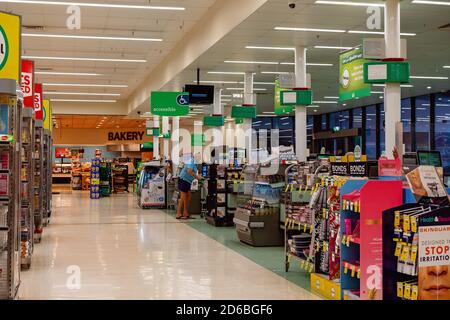 Walkerston, Queensland, Australie - février 2020 : vérifiez l'allée à l'intérieur du supermarché Woolworths Banque D'Images