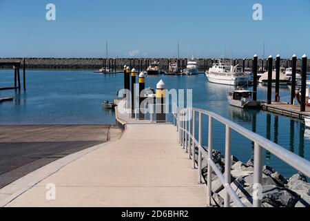 MacKay, Queensland, Australie - juin 2020 : la rampe d'accès à la marina pour les loisirs publics Banque D'Images